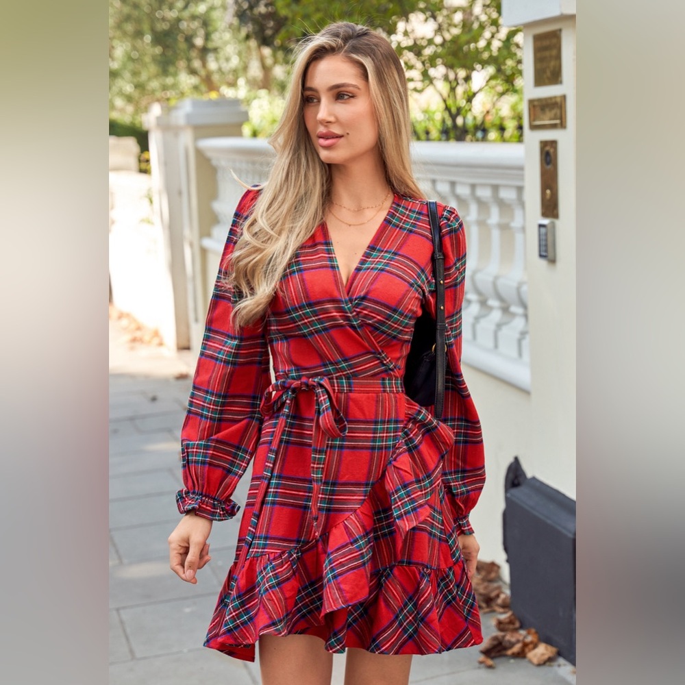 NWOT. CUPSHE Red Plaid wrap dress -L